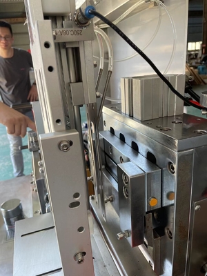 自動アルコール準備は非編まれる機械を作ることにパッドを入れる