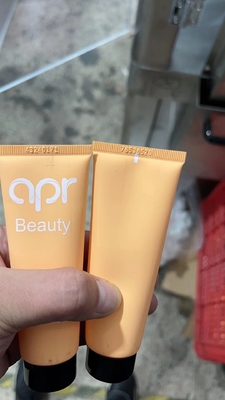 ボディ ローションの乳剤のパパイヤのクリームのための高速自動管の満ちる密封機械