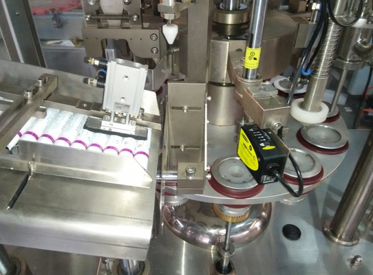 金属の歯磨き粉の柔らかいクリーム色ののりのためのフル オートの管の充填機