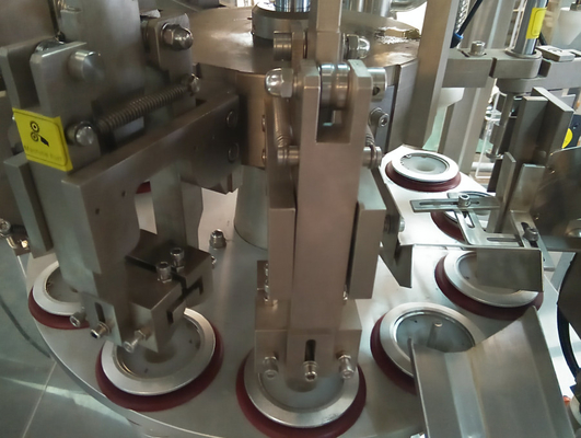 自動Alアルミニウム/プラスチック柔らかい管の詰物および密封機械ローションの化粧品手のクリームの接着剤の完了の注入口