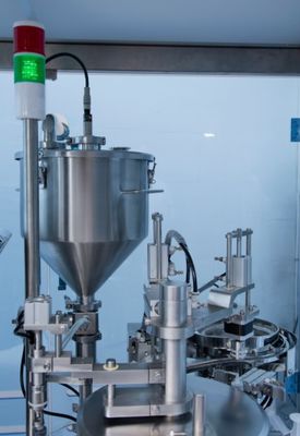 自動無菌使い捨て液体医薬品プラスチックプレフィルドシリンジPFS充填機