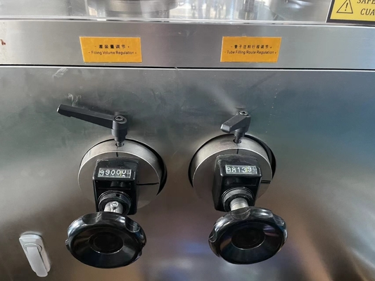 食品と化粧品のための多用ソフトチューブ詰め込み密封機