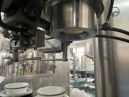 制御された自動化粧品ローションハンドサニタイザーゲル軟膏スキンケア製品クリームチューブ充填機シーリング機