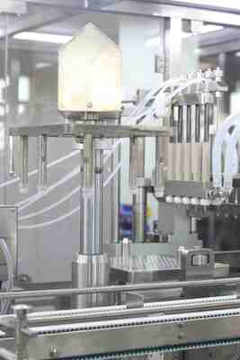 GMP医薬品プラスチック高容量自動プレフィルドシリンジ充填機