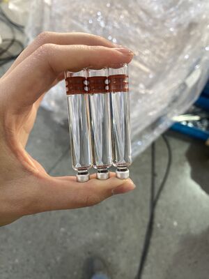 前記注入注射器のための半自動デスクトップ真空填充器とプラグアップマシン