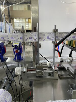 高速シングルサシェウェットティッシュ包装機四辺シールアルコール準備パッド包装機