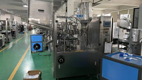 制御された自動化粧品ローションハンドサニタイザーゲル軟膏スキンケア製品クリームチューブ充填機シーリング機