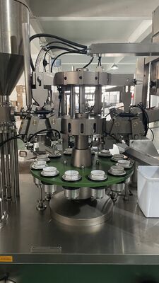 制御された自動化粧品ローションハンドサニタイザーゲル軟膏スキンケア製品クリームチューブ充填機シーリング機