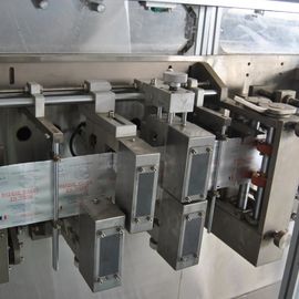 機械に顔のマスクのパッキング機械をする化粧品の美の非編まれた顔のマスク